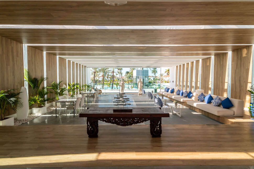 Een foto van het interieur van Hotel Livvo Dunagolf Suites