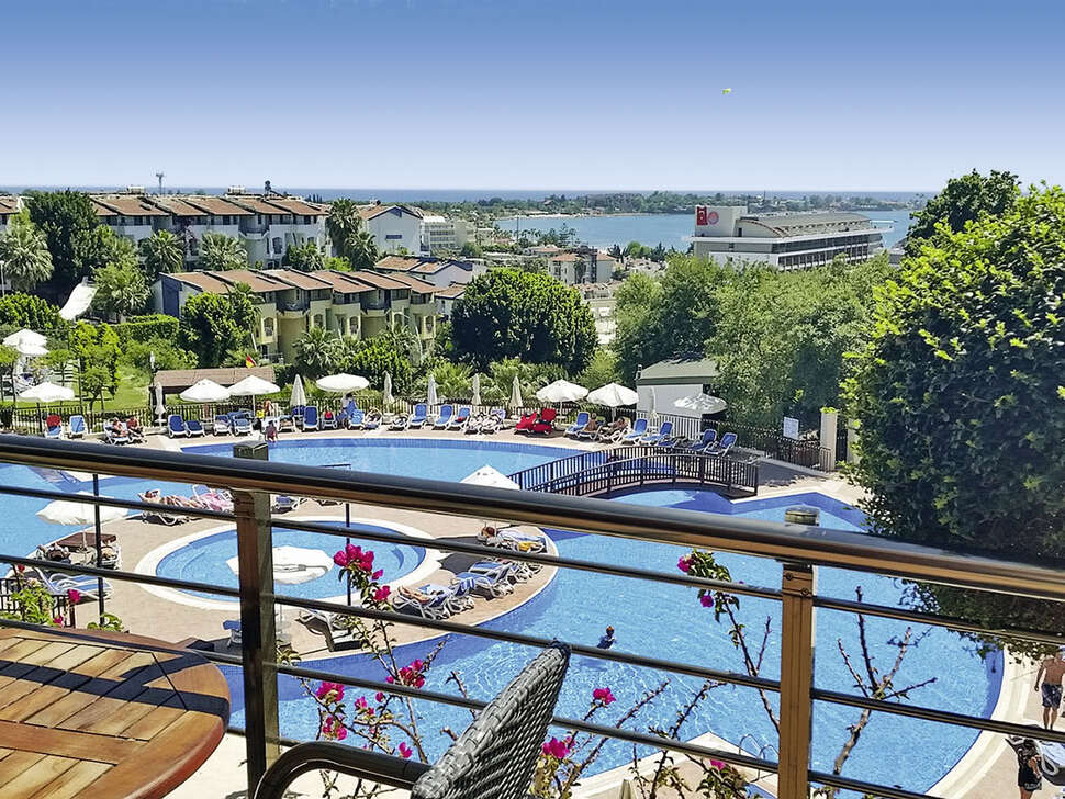 Ein Foto vom Pool im Side Prenses Resort & Spa