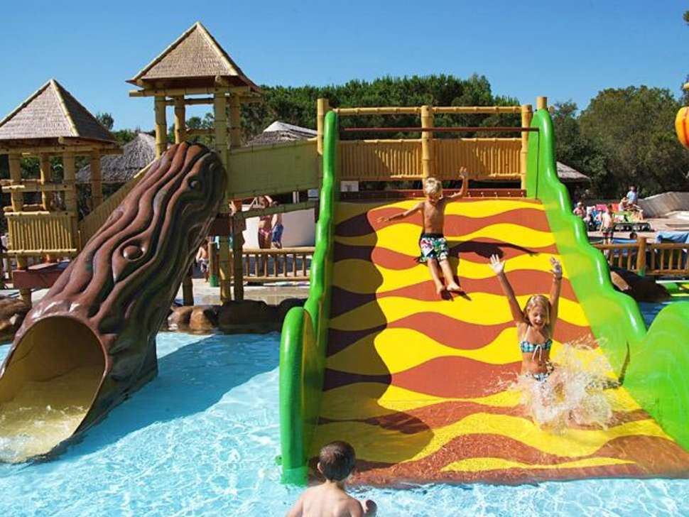 Een foto van het zwembad bij Camping La Baume - La Palmeraie