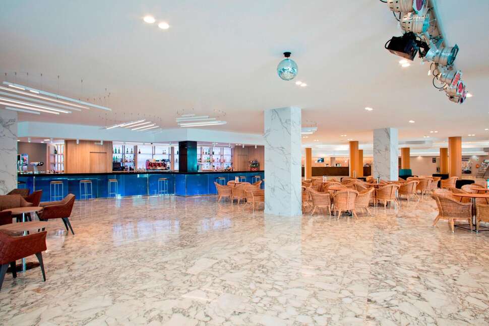 Een foto van het interieur van Hotel Best Cambrils
