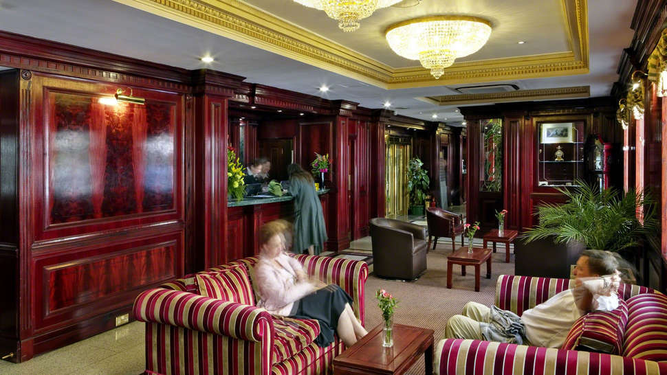 Een foto van het interieur van Gem Fitzrovia Hotel