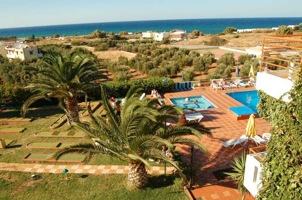 Een foto van het zwembad bij Hotel Cretan Garden