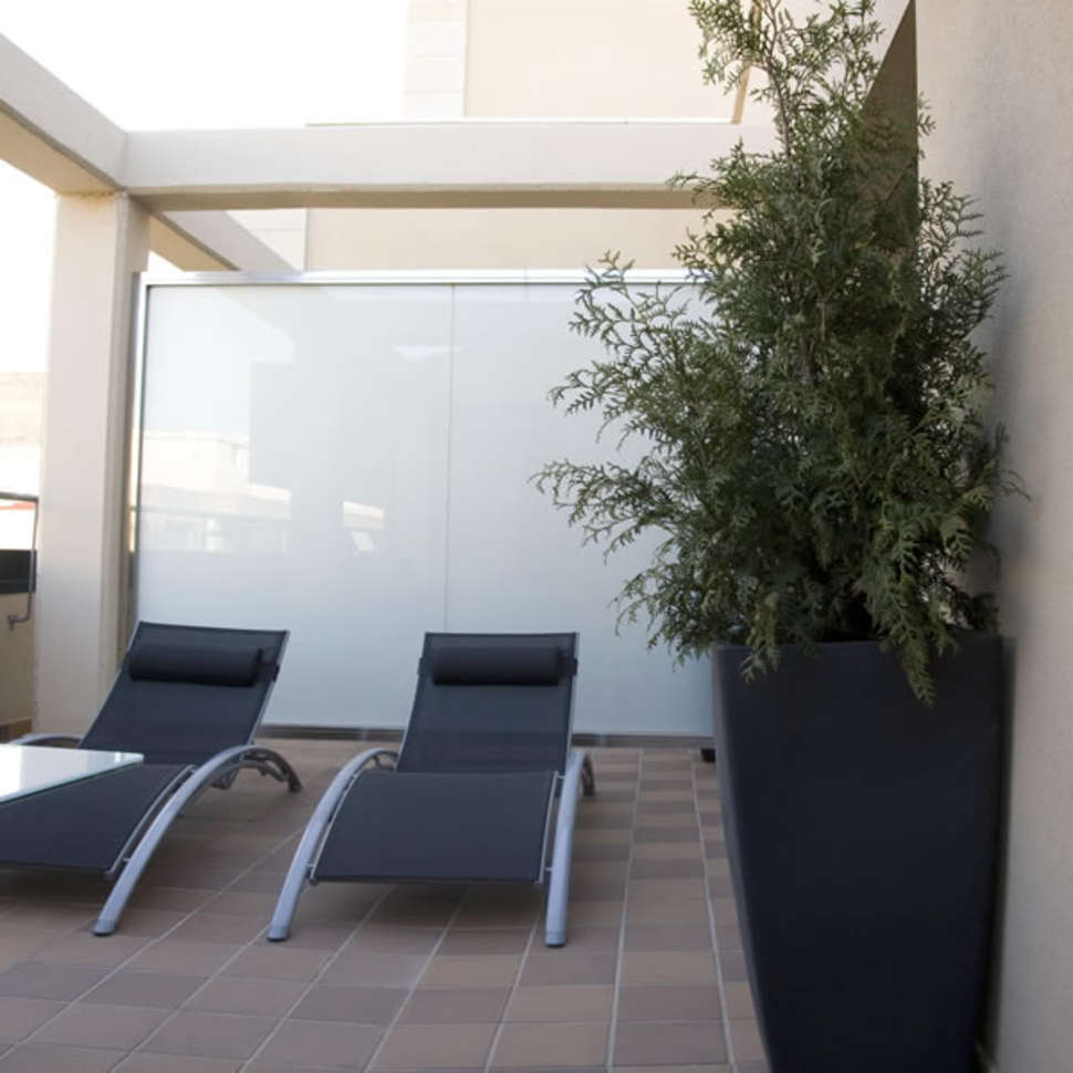 Een foto van het terras bij Eurostars Centrum Alicante