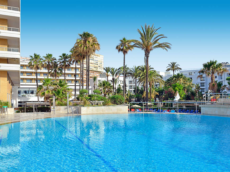 Een foto van het zwembad bij Sol Torremolinos Don Pablo