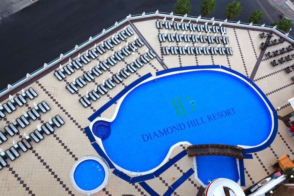 Een foto van het zwembad bij Diamond Resort & Spa