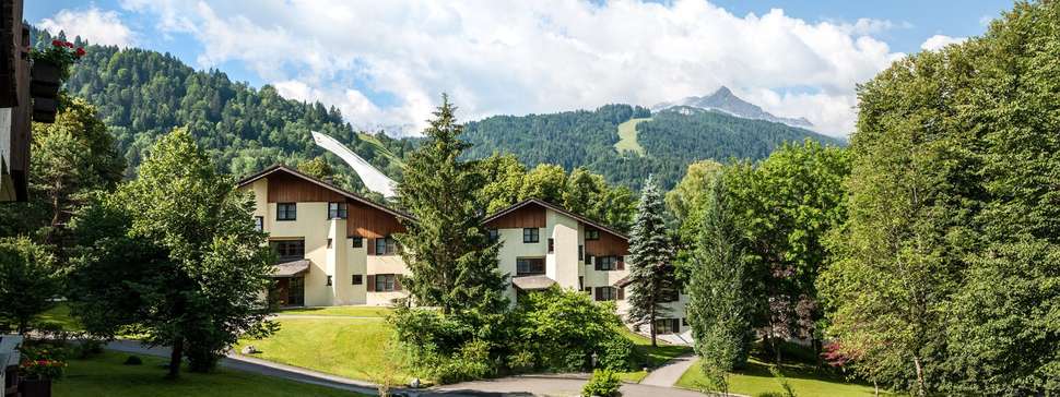 Ein Foto von der Außenansicht des Sporthotel Garmisch-Partenkirchen