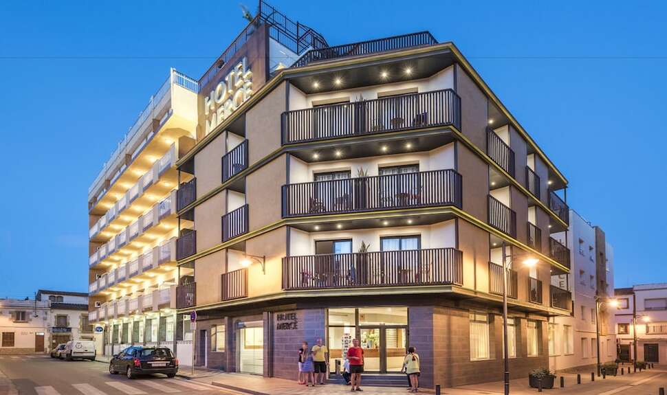 Een foto van de buitenkant van Hotel Merce