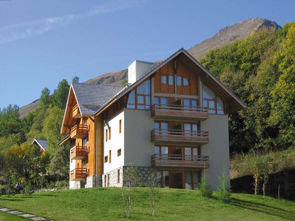 Een foto van de buitenkant van Les Chalets du Galibier