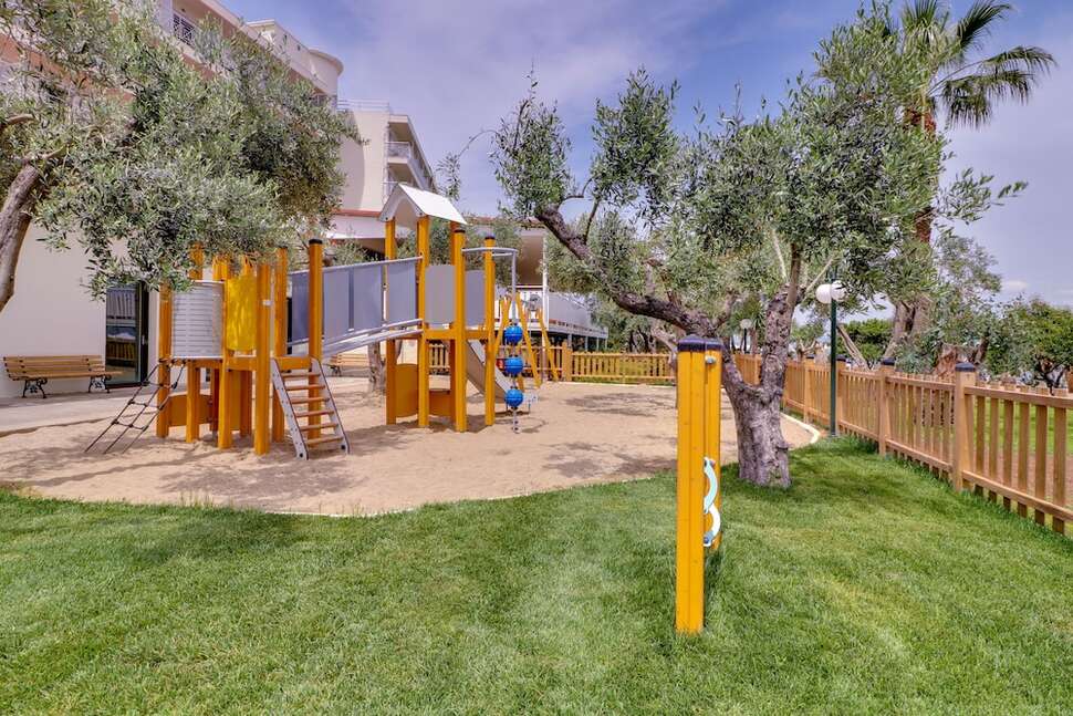 Een foto van de faciliteiten bij Calamos Beach Hotel