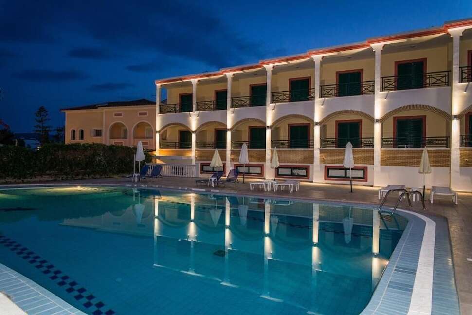 Een foto van het zwembad bij Club Zante Plaza