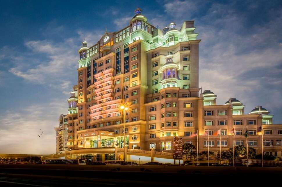 Een foto van de buitenkant van Swissotel Al Murooj Dubai
