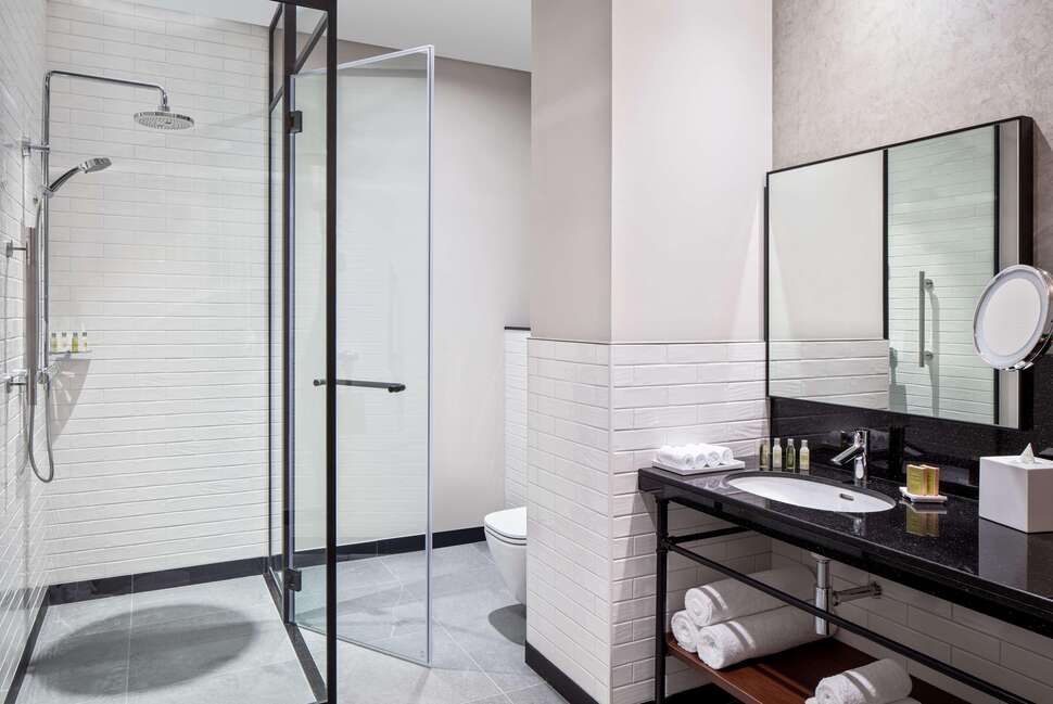 Ein Foto DoubleTree by Hilton Dubai M Square Hotel & Residences