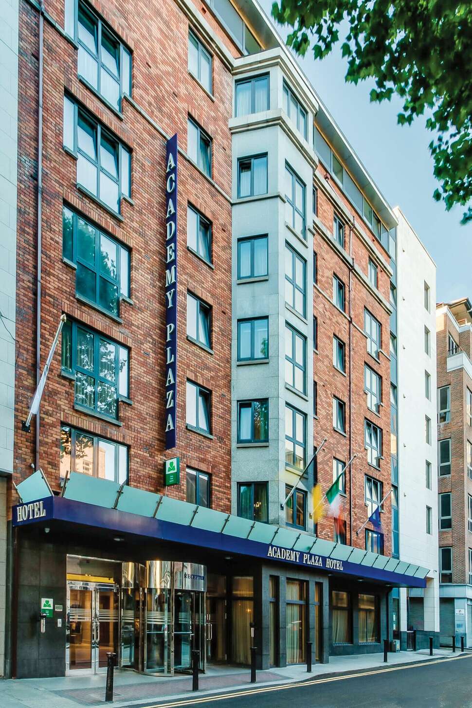 Een foto van The Academy Plaza Hotel