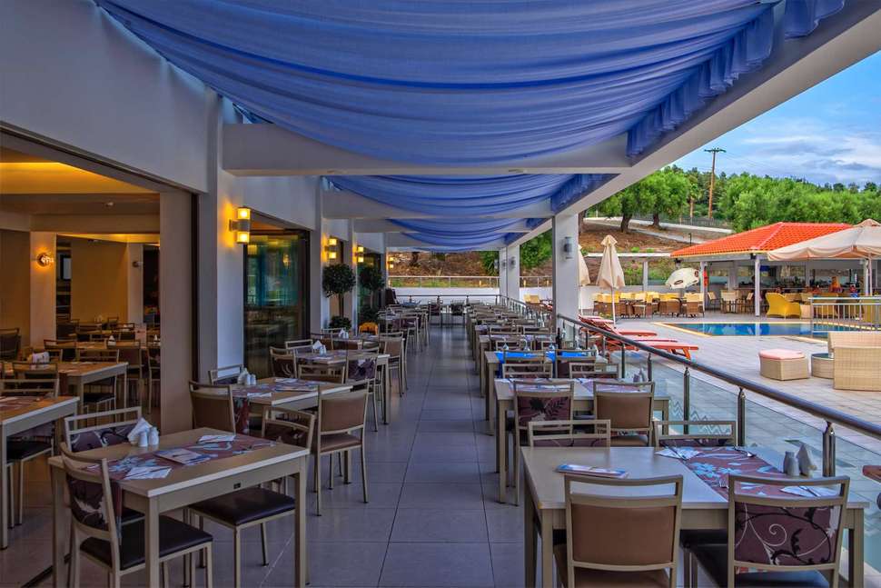 Een foto van de faciliteiten bij Lagomandra Beach Hotel & Suites