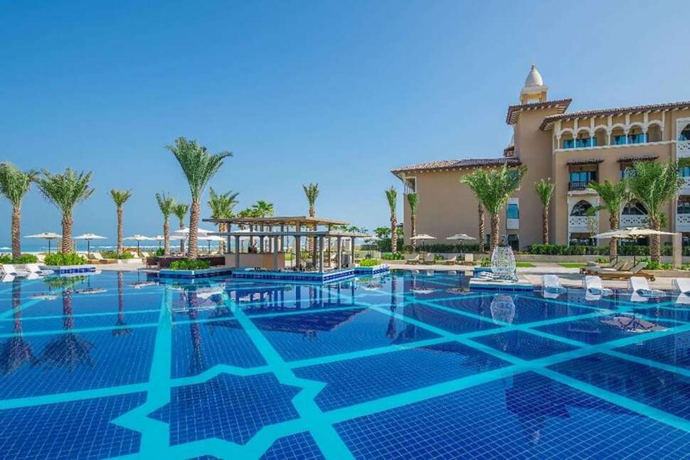 Een foto van het zwembad bij Rixos Premium Saadiyat Island