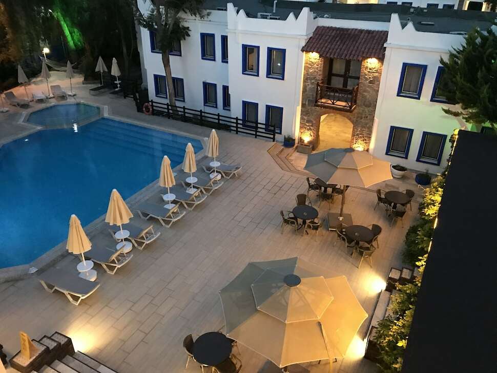 Een foto van het zwembad bij Hotel Atrium