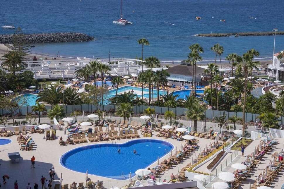 Een foto van het zwembad bij Hovima Costa Adeje