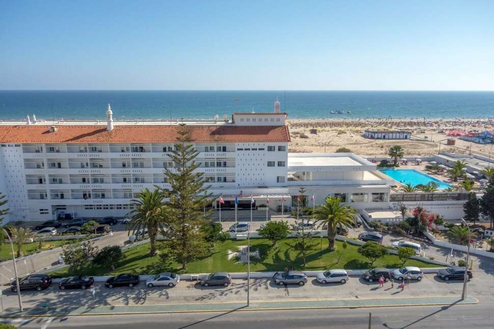 Ein Foto von der Außenansicht des Hotel Vasco Da Gama