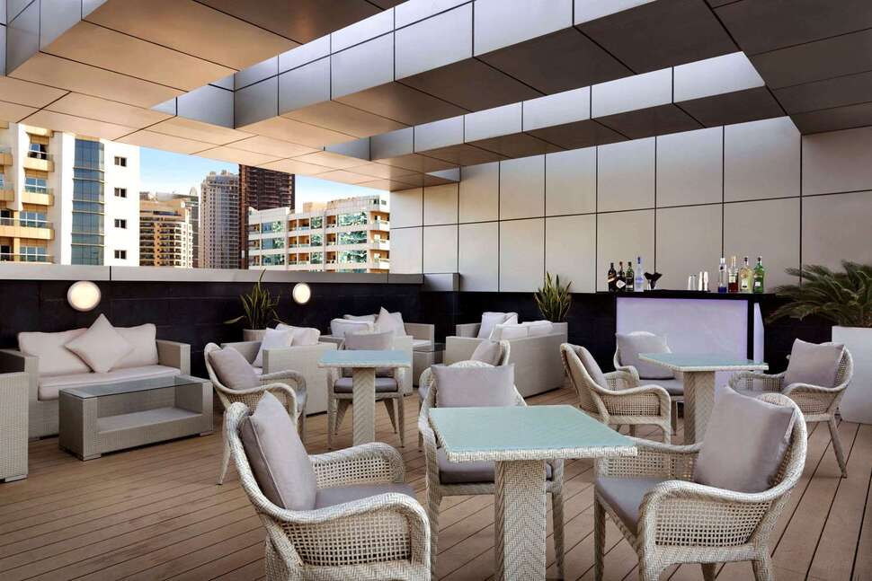 Een foto van het terras bij The First Collection Marina A Tribute Portfolio Hotel