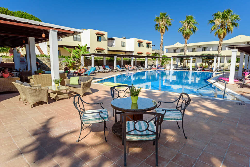 Een foto van het zwembad bij Pefkos Village Resort