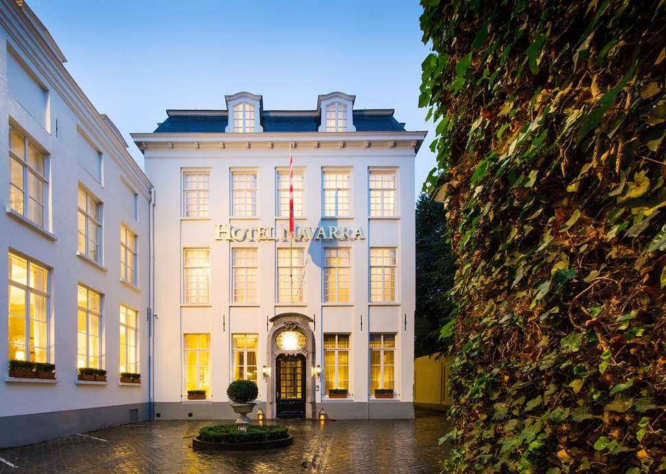 Een foto van de buitenkant van Hotel Navarra Brugge