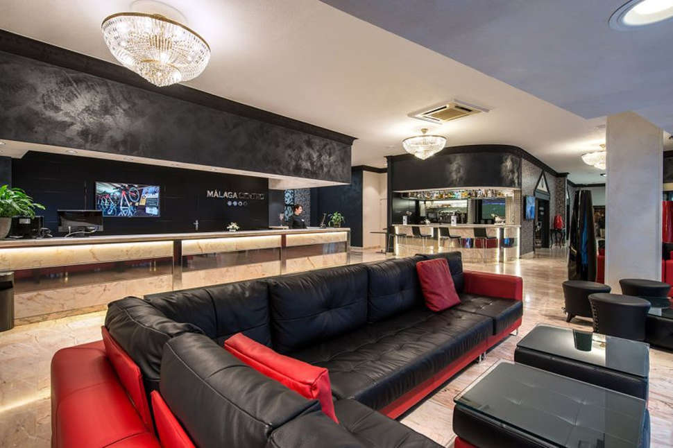 Een foto van het interieur van Salles Hotel Malaga Centro