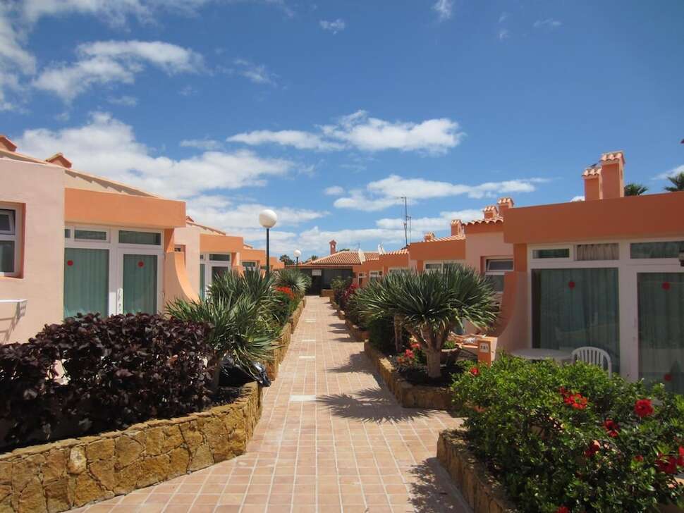 Een foto van de buitenkant van Bungalows Castillo Playa