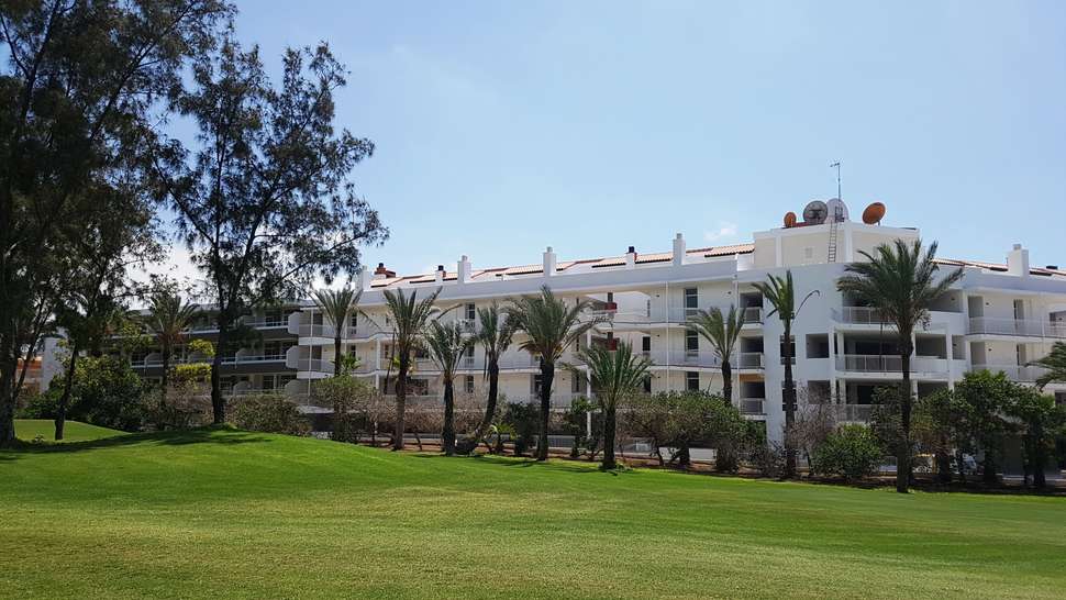 Ein Foto von der Außenansicht des Gara Suites Golf & Spa