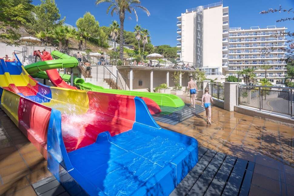 Ein Foto vom Pool im Hotel Oasis Park Splash