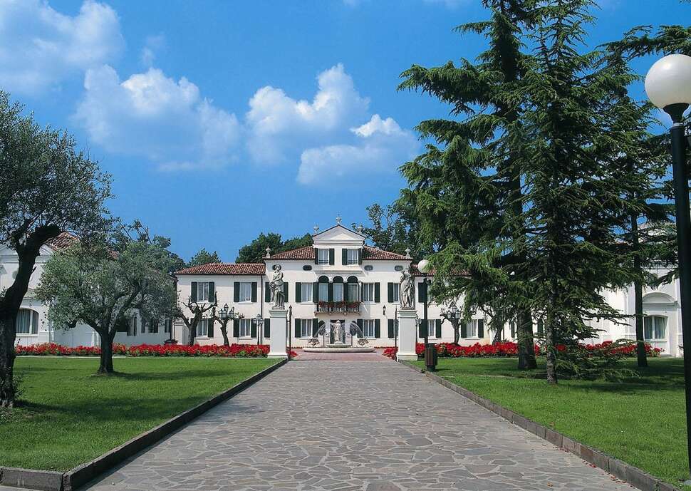 Een foto van de buitenkant van Park Hotel Villa Fiorita