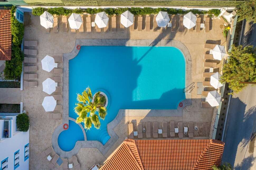 Een foto van het zwembad bij Aegean Blu Appartementen