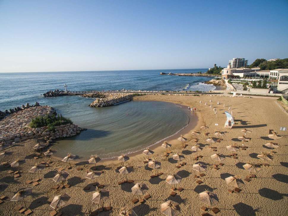 Een foto van Estreya Palace & Residence