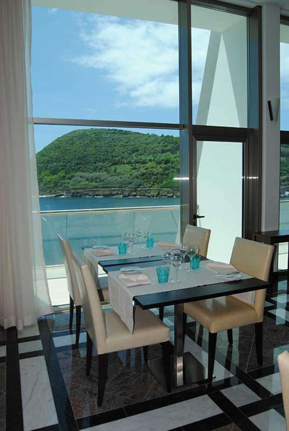 Een foto van de faciliteiten bij Angra Marina Hotel