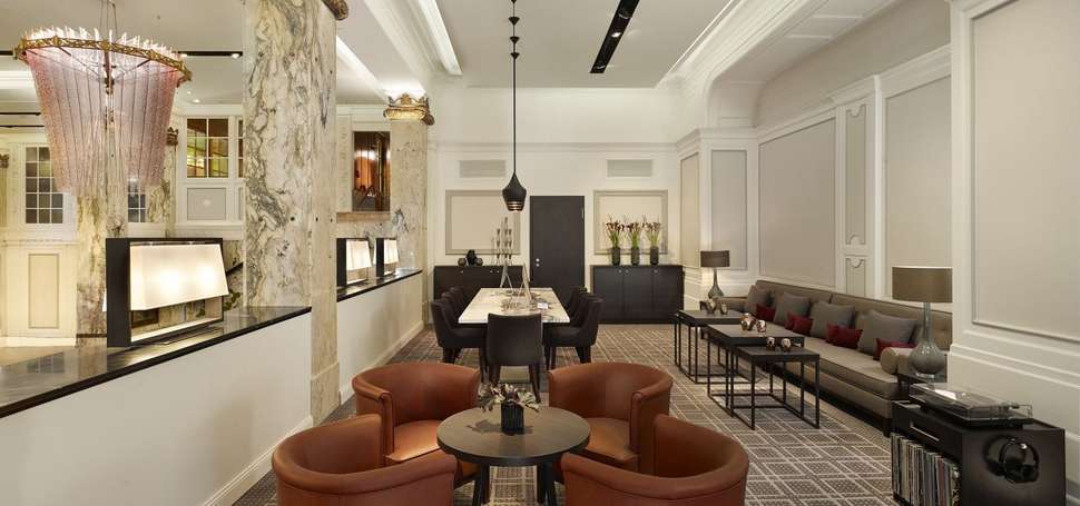 Een foto van het interieur van Reichshof Hotel Hamburg