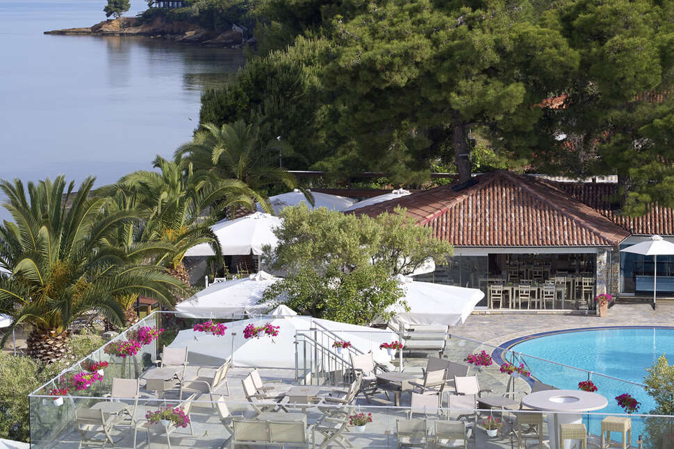 Een foto van het terras bij Anthemus Sea Beach Hotel & Spa