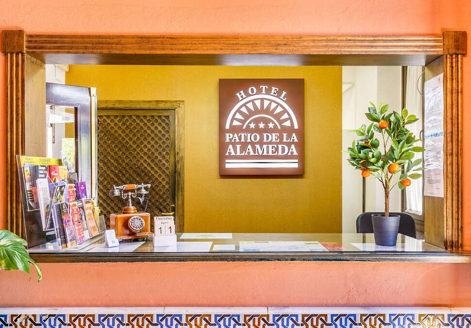 Ein Foto Patio de la Alameda
