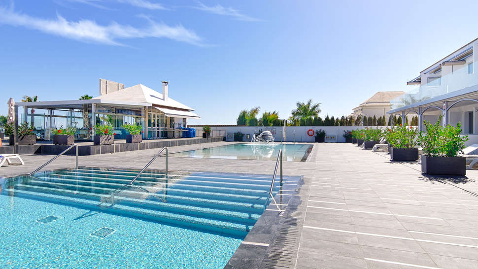Ein Foto vom Pool im Ura Lara Adults Only