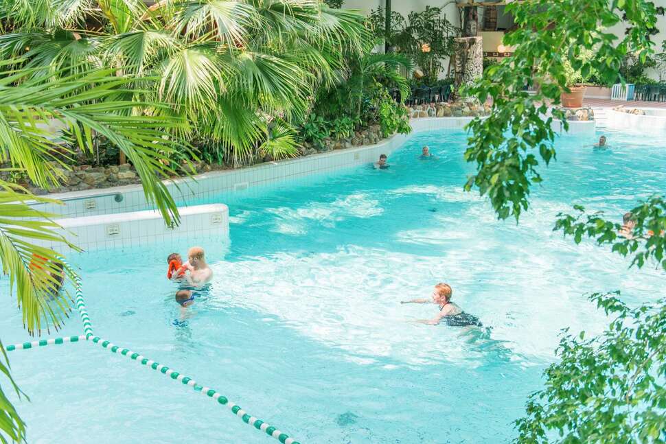 Een foto van het zwembad bij Center Parcs Limburgse Peel