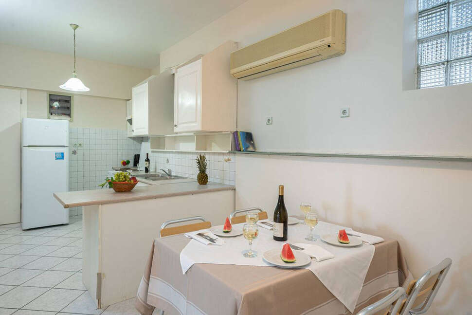 Ein Foto Karavados Beach Hotel