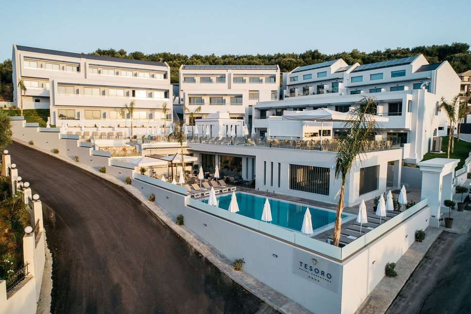 Een foto van de buitenkant van Tesoro Hotel