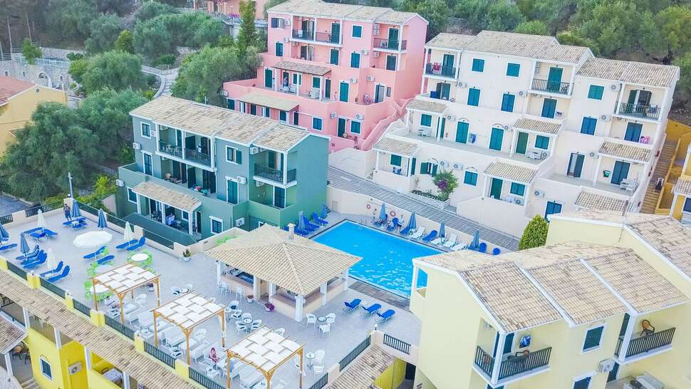 Een foto van het zwembad bij Corfu Aquamarine Hotel
