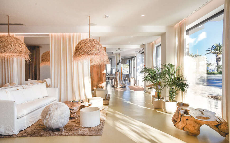 Een foto van het interieur van Lagos Avenida Hotel