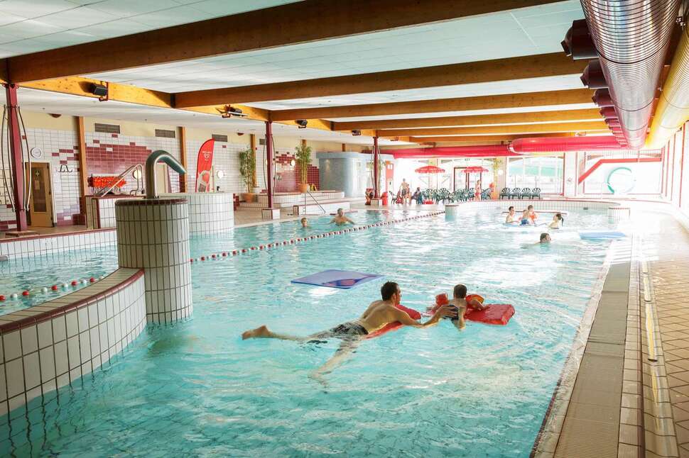Een foto van het zwembad bij Center Parcs Parc Sandur