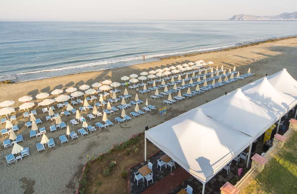 Een foto van het strand bij Sun Star Resort