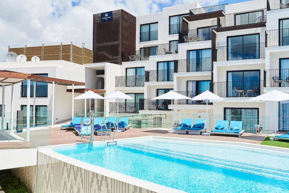 Een foto van het zwembad bij Eurostars Ibiza