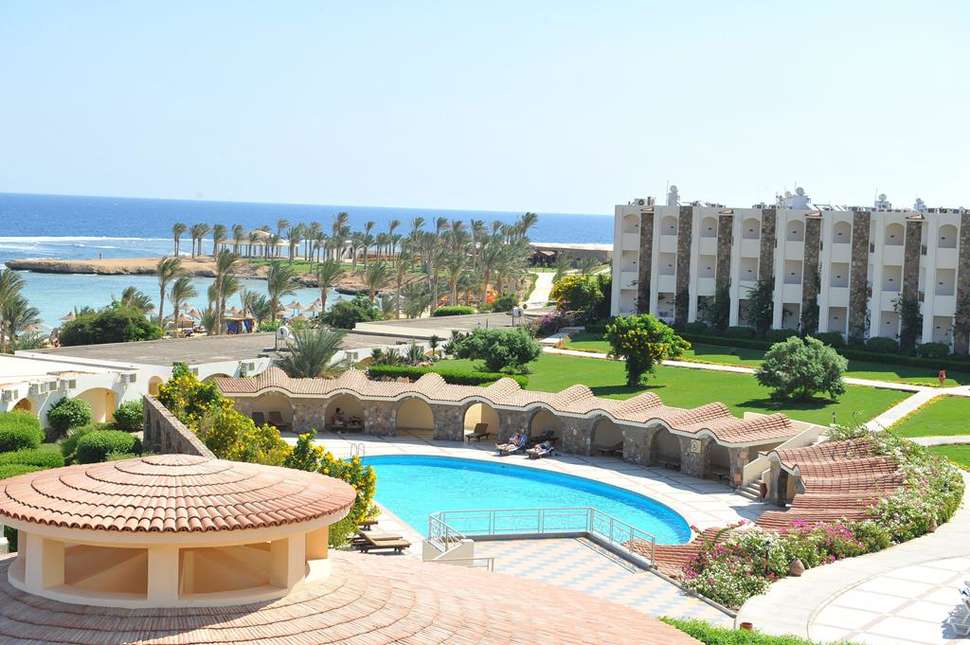 Een foto van het zwembad bij Royal Brayka Resort