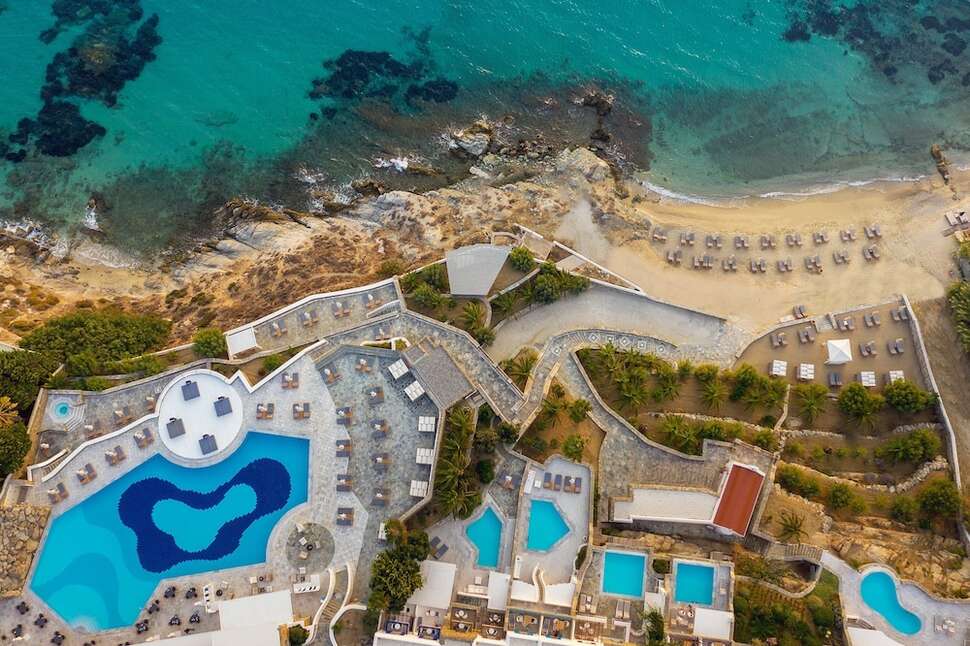 Een foto van het zwembad bij Mykonos Grand Hotel & Resort