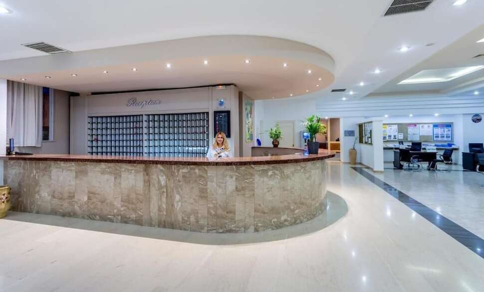 Een foto van het interieur van Olympos Beach Resort