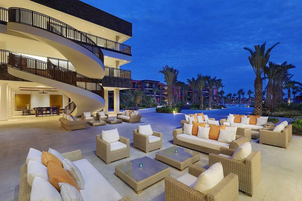 Een foto van het terras bij Hilton Cabo Verde Sal Resort