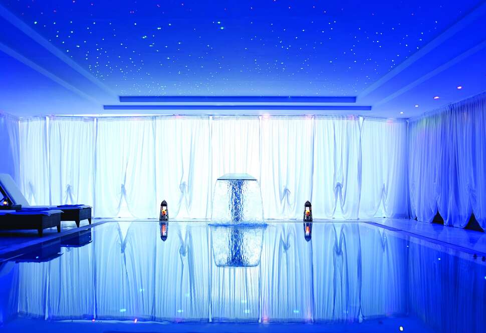 Een foto van het zwembad bij Roda Beach Resort & Spa